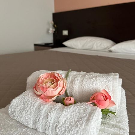 Bed & Breakfast La Rondinella Cerasolo Ngoại thất bức ảnh